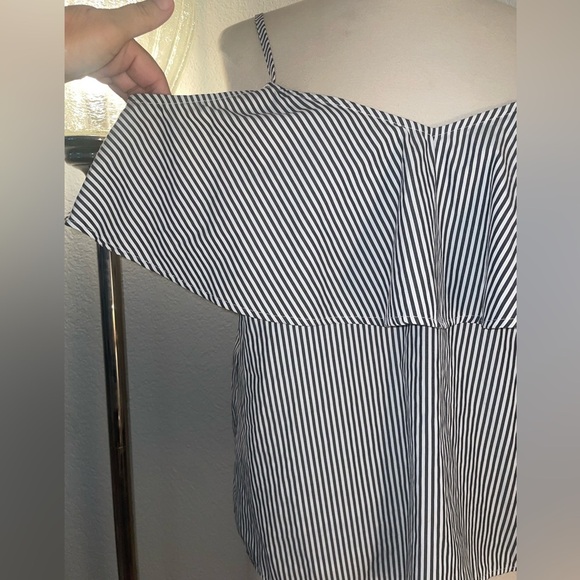 Miley & Molly off the shoulder top size XL, fits like a Large - Picture 3 of 6
